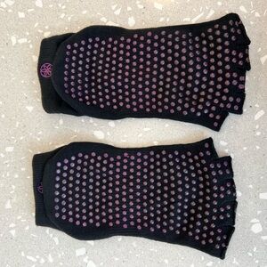 Gaiam grippy yoga socks